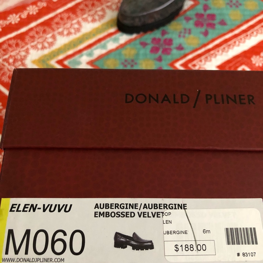 Donald Pliner Embossed Velvet shoe - Picture 4 of 4